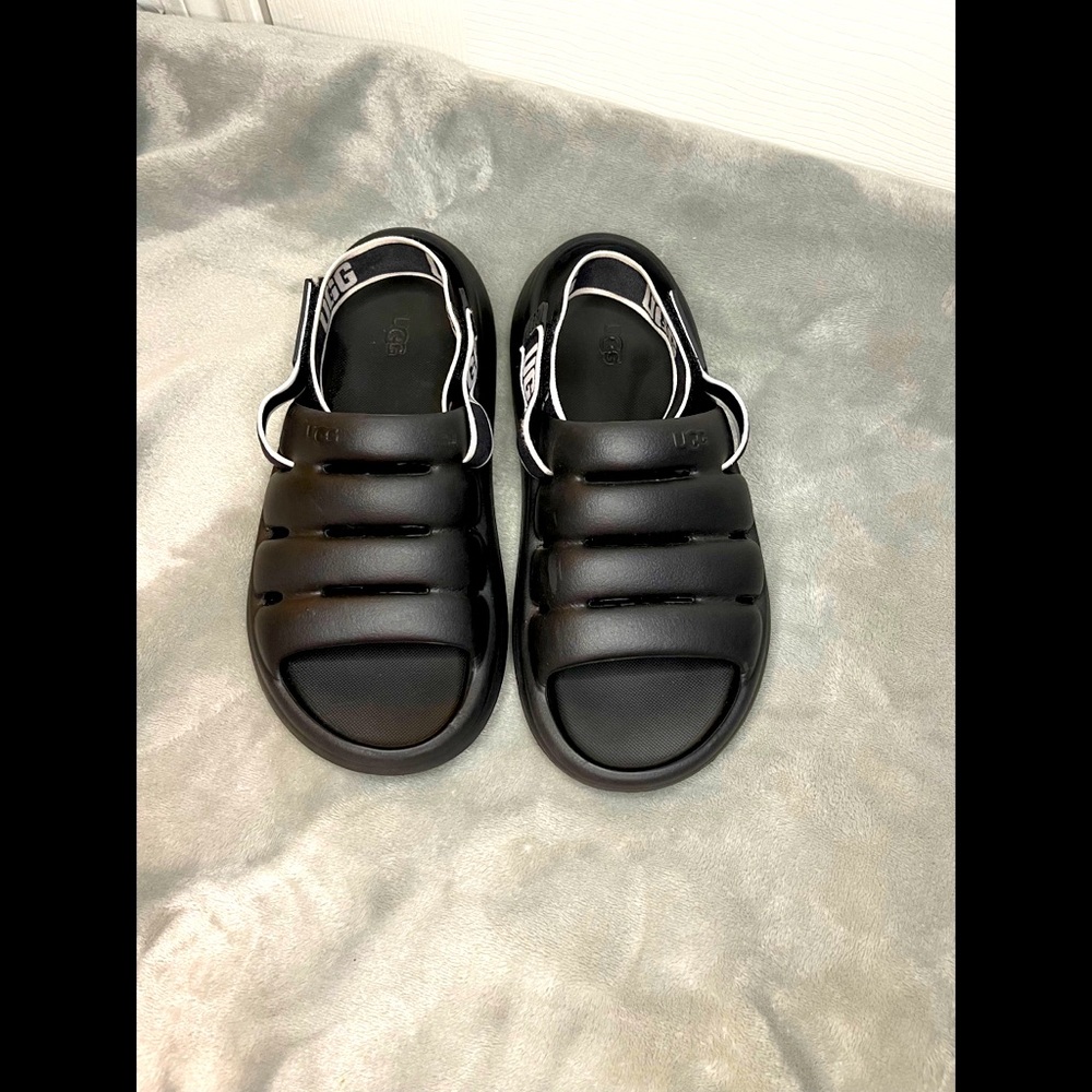 Women’s UGG Sport Yeah (Size 9)